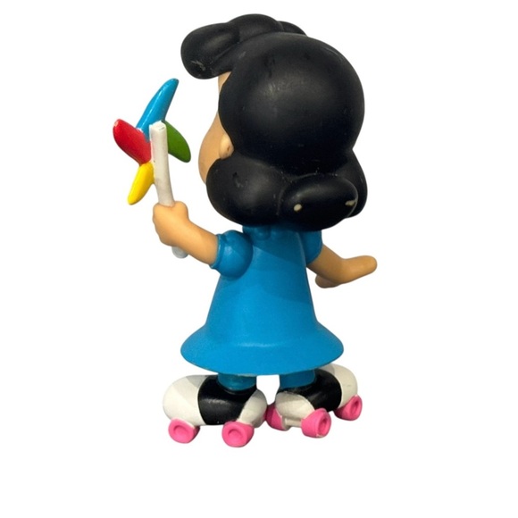 Peanuts Charlie Brown 3” Lucy Van Pelt PVC Cale Topper Figure - Picture 2 of 6